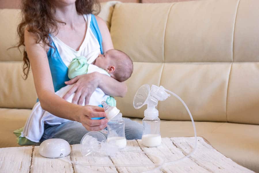 As bombinhas de amamentação estão entre as dicas de como aumentar o leite materno