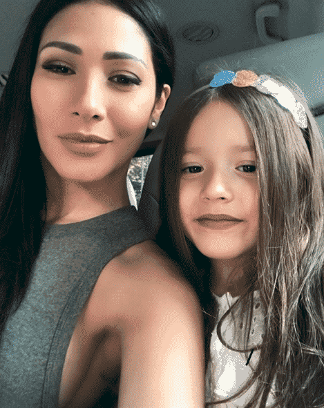 A cantora Simaria compartilhou essa foto com sua filha Giovanna