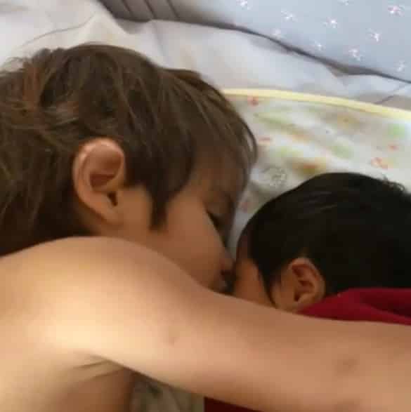 A mamãe Adriana Sant´Anna compartilhou essa imagem de seus filhos Rodrigo e Linda