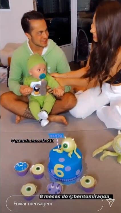 Thammy Miranda celebrando o mêsversário de seu bebê com Andressa Ferreira