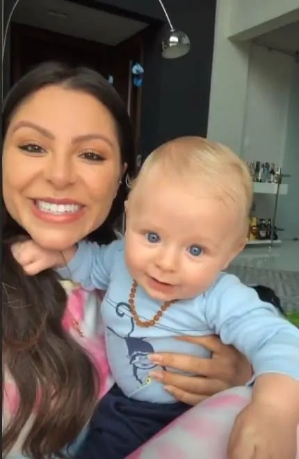 Andressa Ferreira com seu bebê com Thammy
