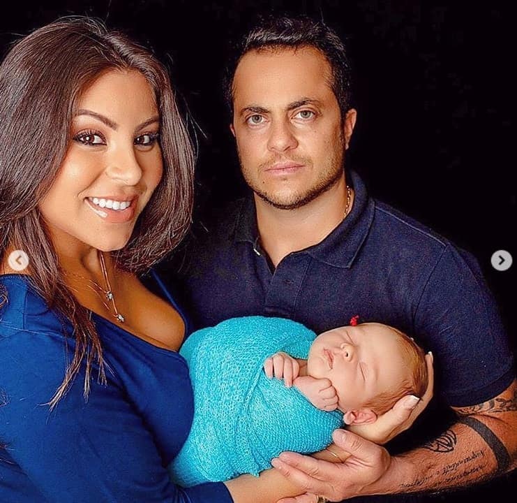 Thammy Miranda e Andressa Ferreira revelaram ensaio newborn de seu bebê
