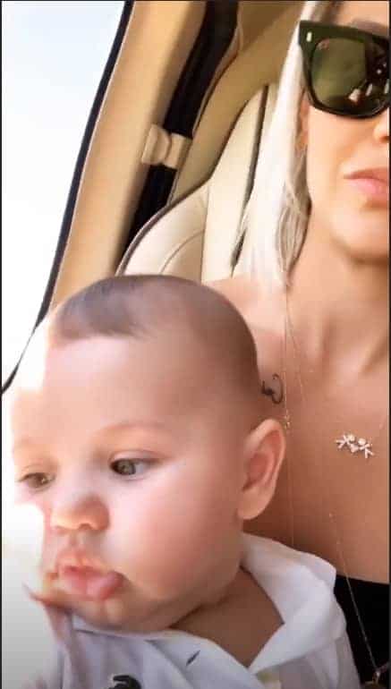 Viajando de helicóptero a modelo Andressa Suita com seu filho o bebê Samuel