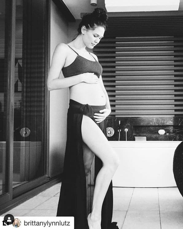 Esposa do ator Kellan Lutz quando esperava a bebê do casal