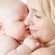 Qual a maneira do bebê demonstrar amor?