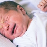 Atitudes inesperadas podem piorar as cólicas dos bebês
