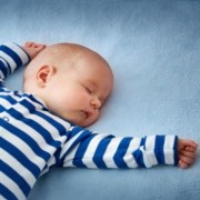 Aprenda a colocar o bebê para dormir com segurança