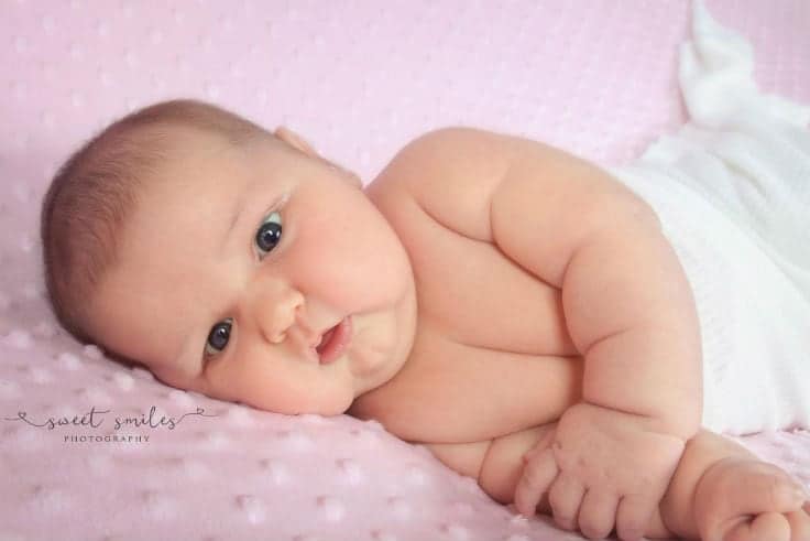 Ensaio newborn da fofa menina que nasceu com seis quilos