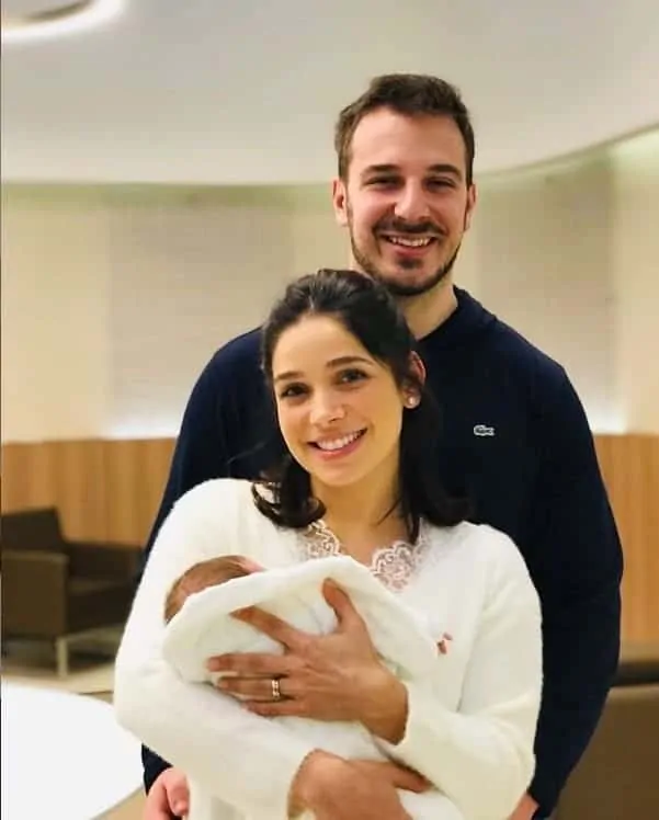 Agtriz Sabrina Petraglia com seu bebê Gael e o marido