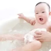 Higiene na hora do banho do bebê