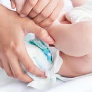 Procedimentos para trocar a fralda do bebê