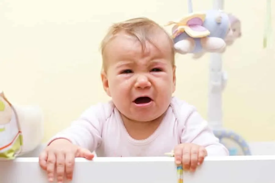 Quando os pais não dão atenção, isso pode deixar o bebê irritado