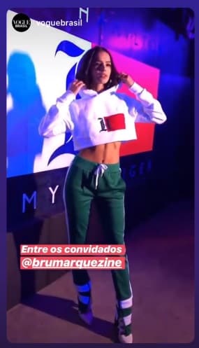 Bruna Marquezine posto fotos de sua barriga sarada