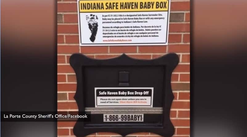 Foi nessa Safe Haven Baby Box onde a bebê foi deixada