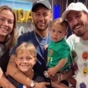 Carol Dantas celebrando o aniversário de seu filho com Neymar