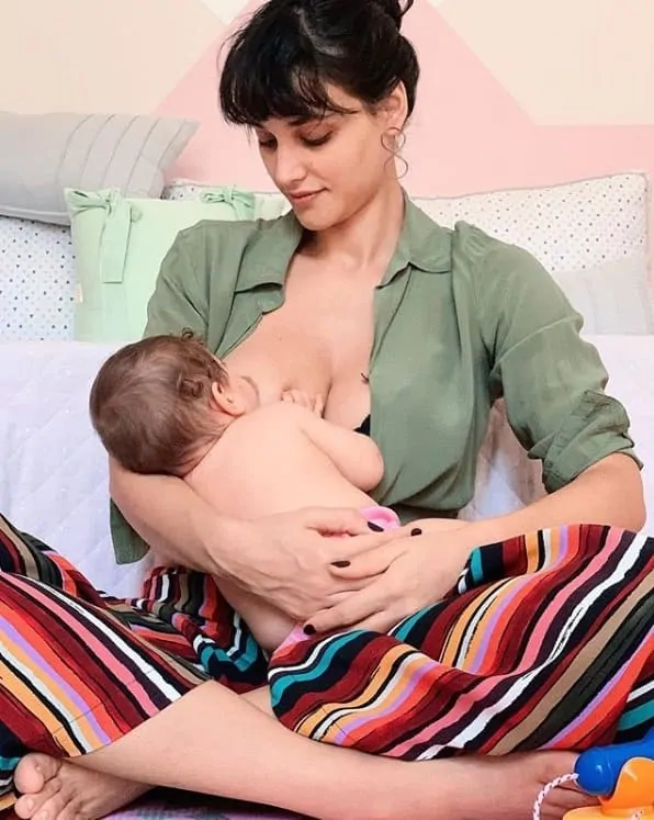 Débora Nascimento com a filha Bella
