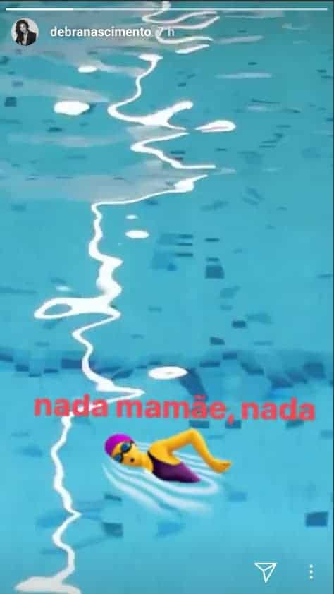 Débora Nascimento compartilha foto nadando