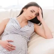 Saiba se dor de cabeça é um dos sintomas da gravidez