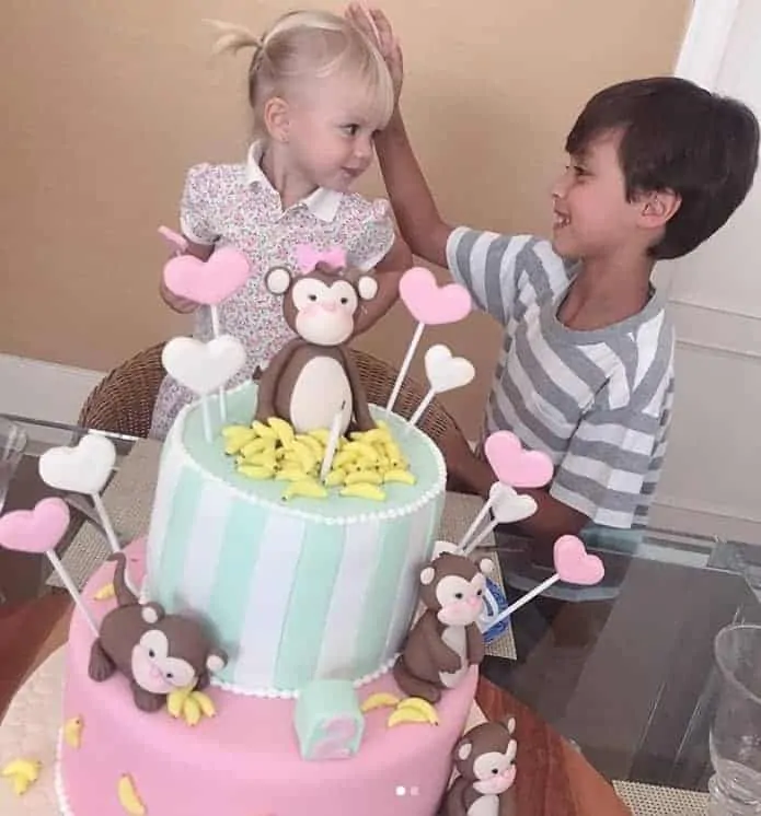 Filhos de Eliana comemorando o aniversário da fofa Manuela