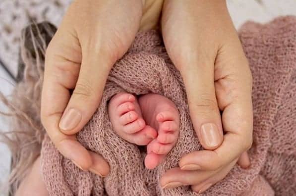 Bella, filha de Débora Nascimento com José Loreto faz ensaio newborn
