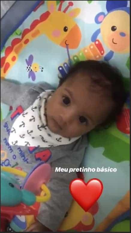 Bebê de dois meses, filho de Felipe Araújo. está se recuperando