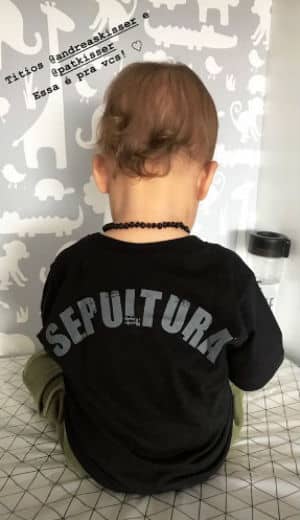 Homenagem a banda Sepultura feita pelo bebê Otto