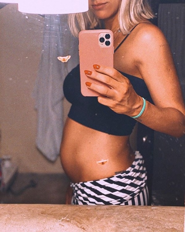 Giovanna Ewbank exibindo a barriguinha de grávida