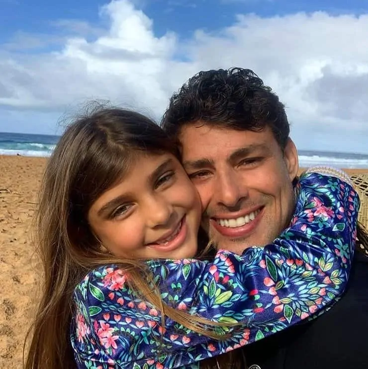 Cauã Reymond com sua filha com Grazi Massafera