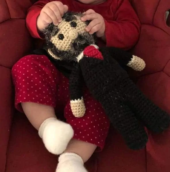 Nesta publicação a pequena Marieta com o boneco do ex-presidente Lula