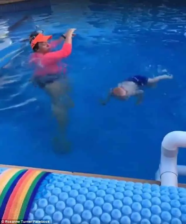 O vídeo da aula de natação deixou as pessoas confusas 