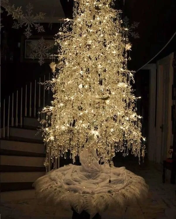 Isis Valverde posta foto da árvore do primeiro Natal de Rael