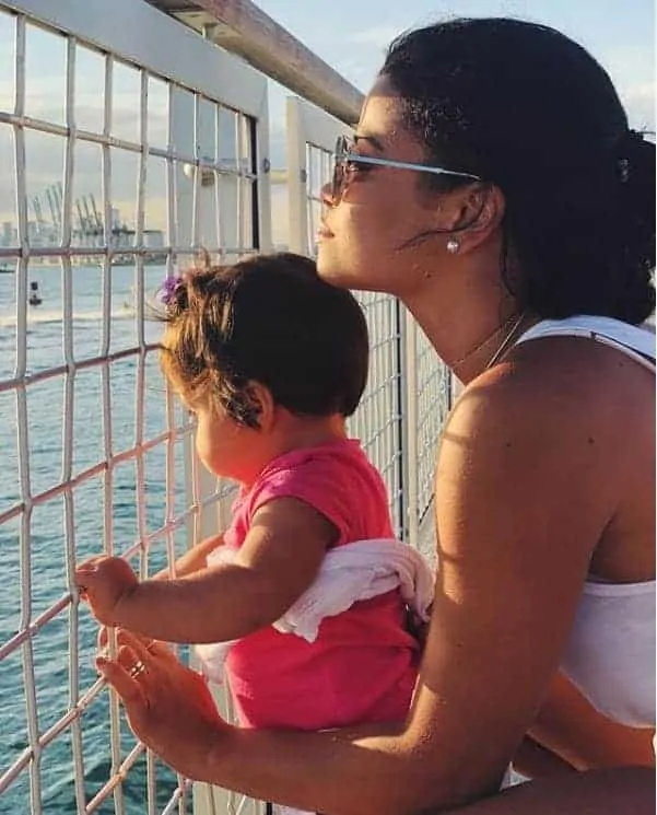 Na imagem postada pela sobrinha da cantora Ivete Sangalo com a filha Marina
