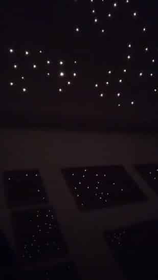 O quarto das gêmes de Veveta tem um "céu estrelado"