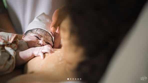 Juliana Alves no parto de sua filha Yolanda
