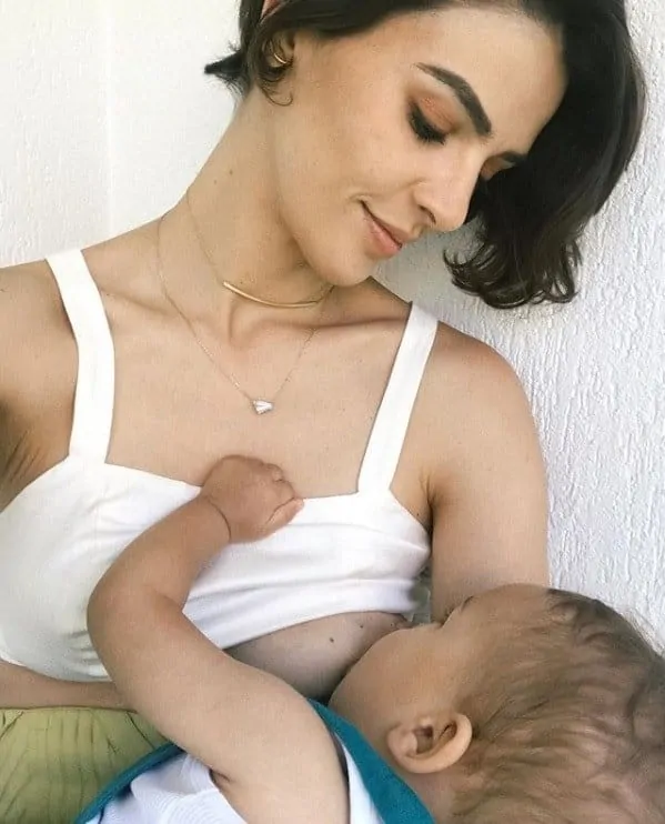 Monica Benini com seu filho com Junior Lima