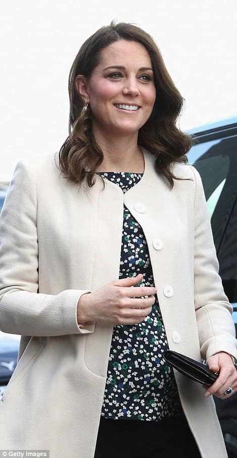 Antes de sua licença-maternidade Kate Middleton participou de um evento