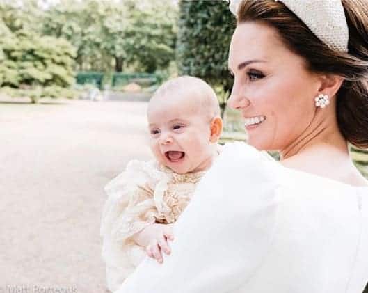 Príncipe Louis e Kate Middleton no batizado do príncipe