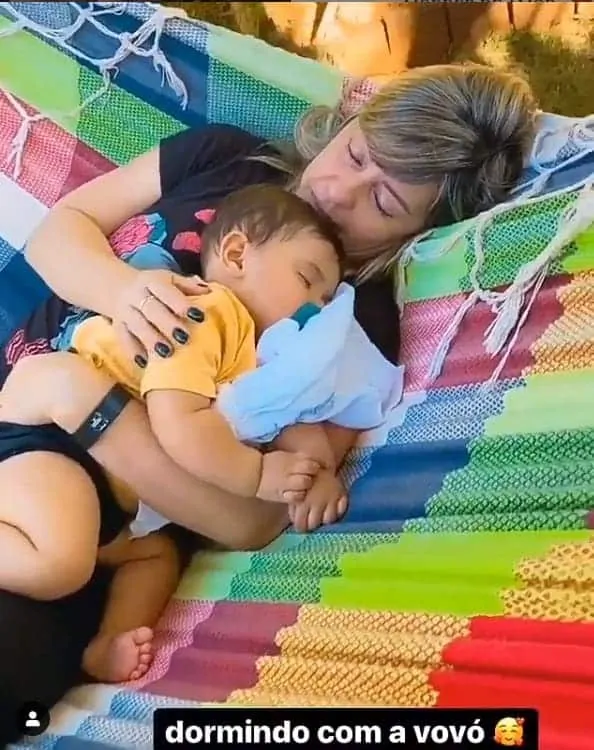 Ex-sogra de Marília Mendonça com o bebê Léo