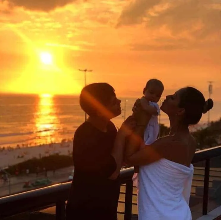 Essa é uma postagem da coach Mayra Cardi com seus filhos Lucas e Sophia