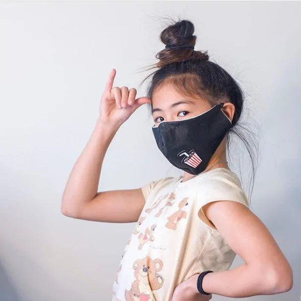 Essa é a segunda vez que a menina faz máscaras para doação 