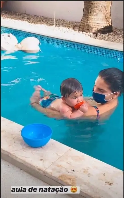 Filho de Murilo Huff e Marília Mendonça na natação