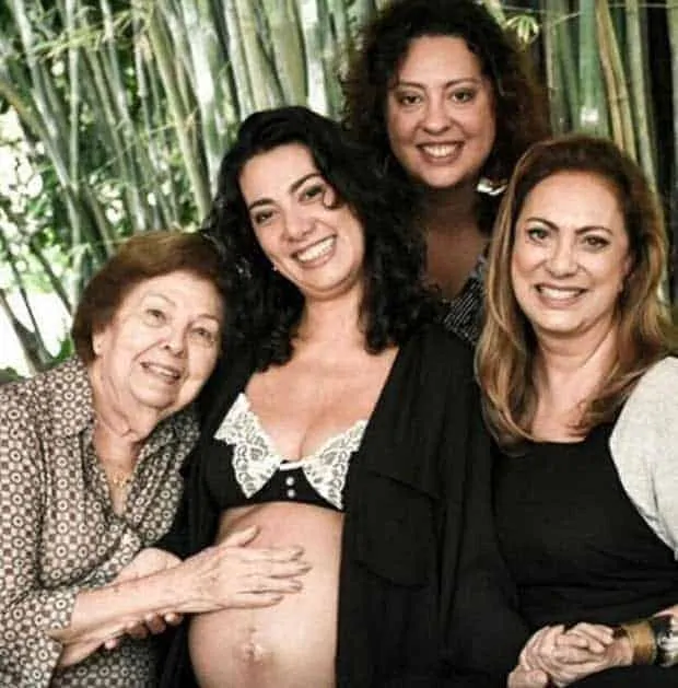 Eliane Giardini divulgou essa foto da família