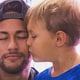 Filho de Neymar homenageou o pai ao lado do padrasto