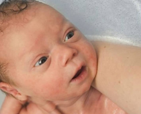 Veja o novo jeito de banho no recém-nascido