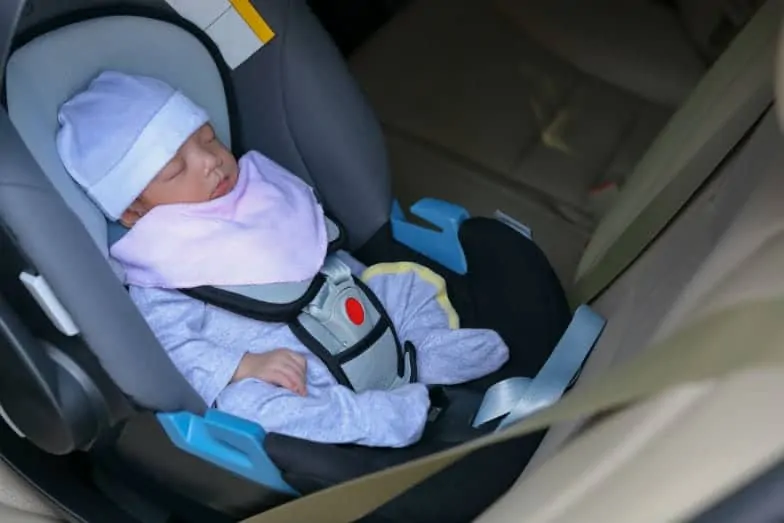 Recém-nascido foi esquecido no táxi quando pais voltavam da maternidade