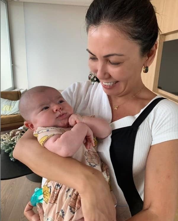 Renata Eliana ajudou a aliviar as cólicas da bebê Zoe