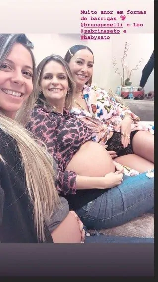 As três futuras mamães Sabrina Sato e as produtoras Bruninha Cicolino e Bruna Pozelli