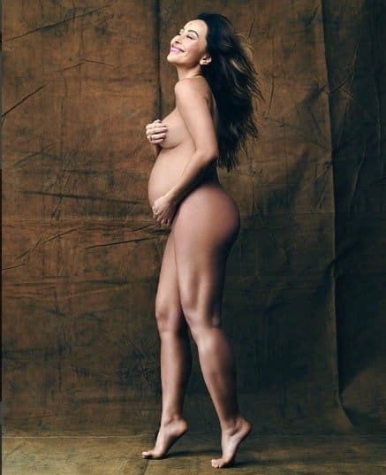 Aos nove meses de gravidez, Sabrina Sato fez essa linda foto.