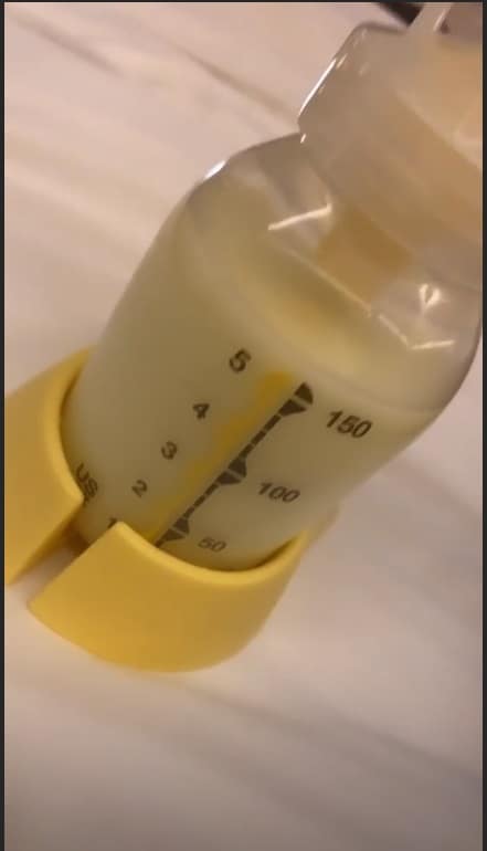 Sabrina Sato postou foto da mamadeira com leite