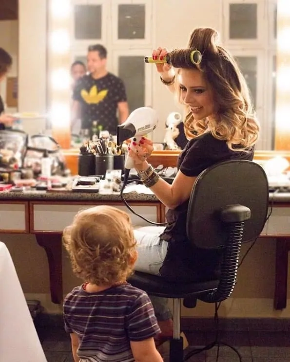 Sandy com seu filho Theo